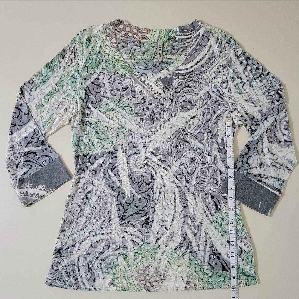 Cubism Women's V-neck Abstract Pattern Top - Picture 5 of 9